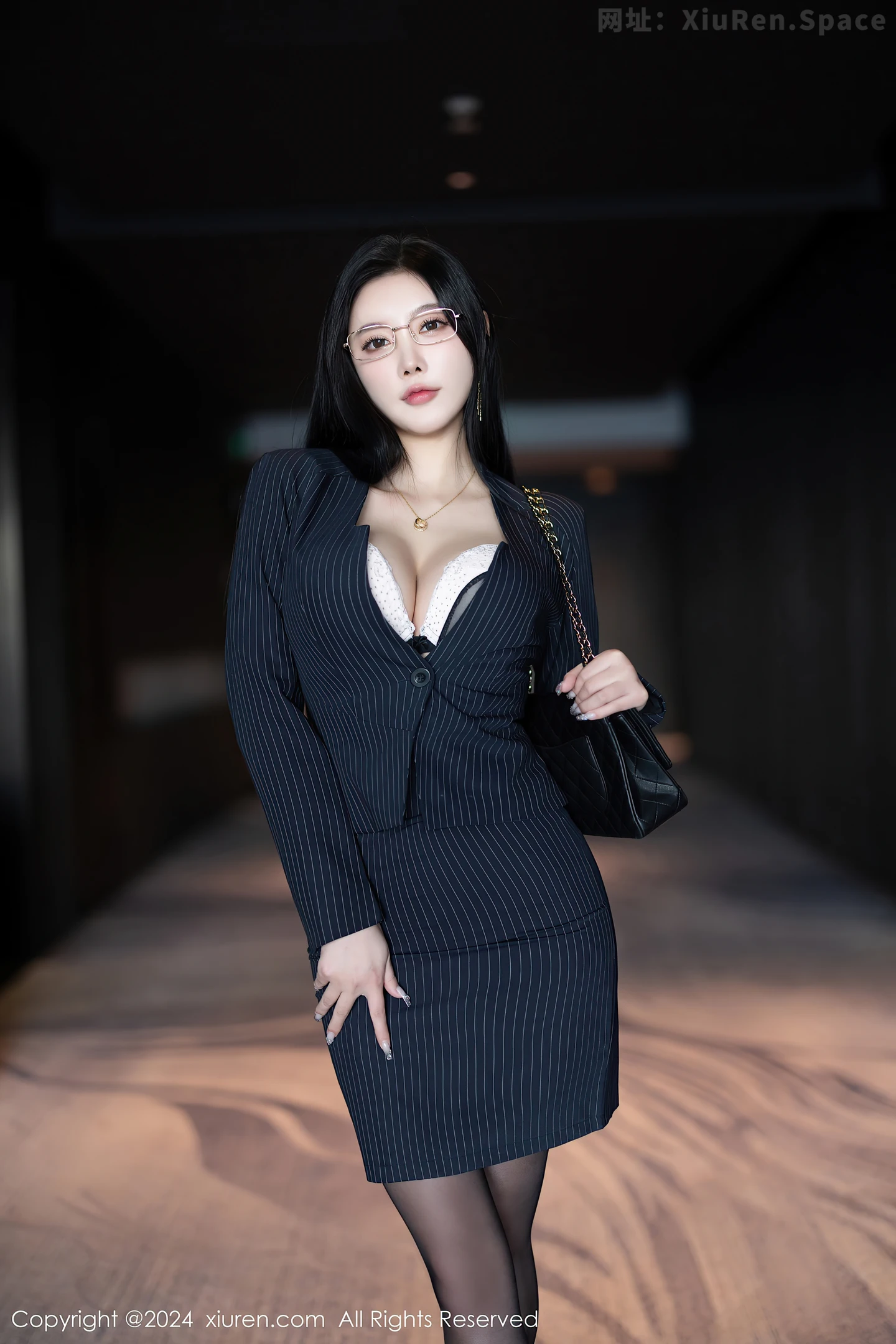 图片[4]-[XiaoYu画语界]Vol.1188 女神杨晨晨Yome性感黑色条纹西服套装露白色内衣完美诱惑写真85P-秀人网官方网站